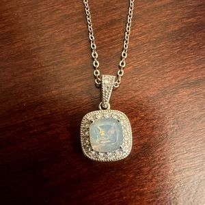 Lia Sophia Crystal necklace - 16” chain with 3” extender 💙🩶